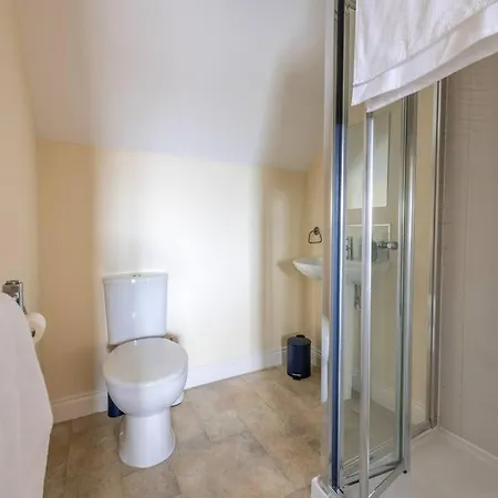 Luxury 3 Bed House, 8 People, With Street Parking! Hébergement de vacances Bristol