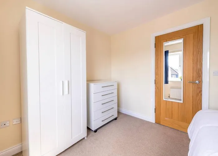 Luxury 3 Bed House, 8 People, With Street Parking! Prázdninový dům *