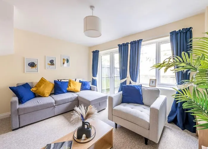 Luxury 3 Bed House, 8 People, With Street Parking! Bristol