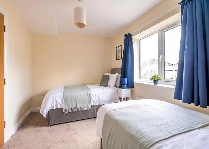 Luxury 3 Bed House, 8 People, With Street Parking! Prázdninový dům *