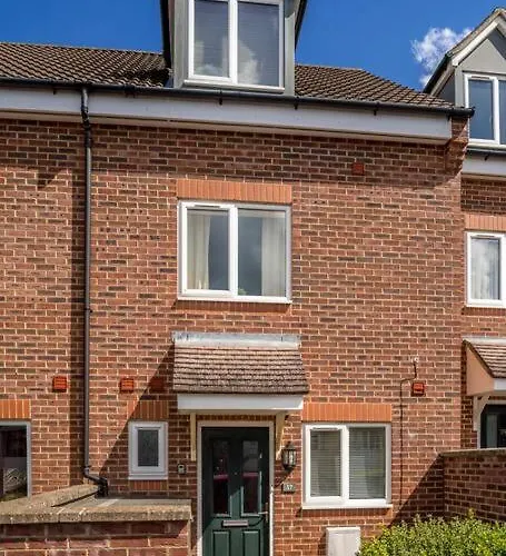 Luxury 3 Bed House, 8 People, With Street Parking! Prázdninový dům