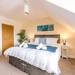 Lovely 3 Bed House, 8 People, With Street Parking! Prázdninový dům