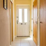 Lovely 3 Bed House, 8 People, With Street Parking! *