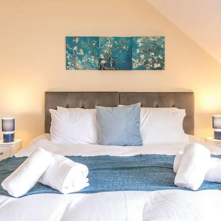 Luxury 3 Bed House, 8 People, With Street Parking! Сasa de vacaciones