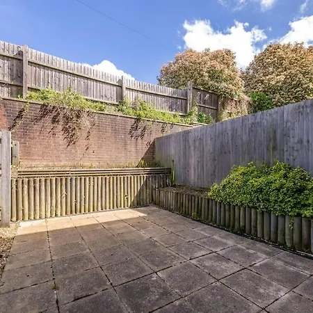 Luxury 3 Bed House, 8 People, With Street Parking!