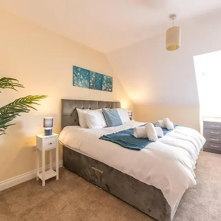 Luxury 3 Bed House, 8 People, With Street Parking! Сasa de vacaciones *