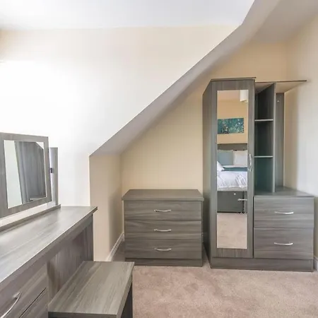 Luxury 3 Bed House, 8 People, With Street Parking! Сasa de vacaciones Bristol