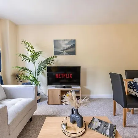 Сasa de vacaciones Luxury 3 Bed House, 8 People, With Street Parking! *