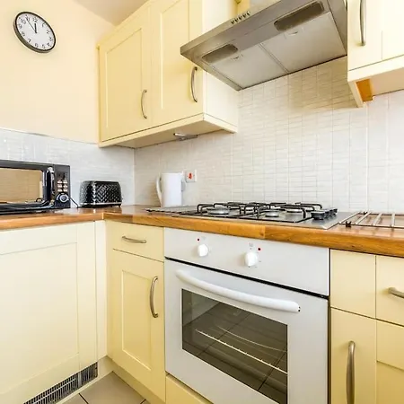 Luxury 3 Bed House, 8 People, With Street Parking! Сasa de vacaciones