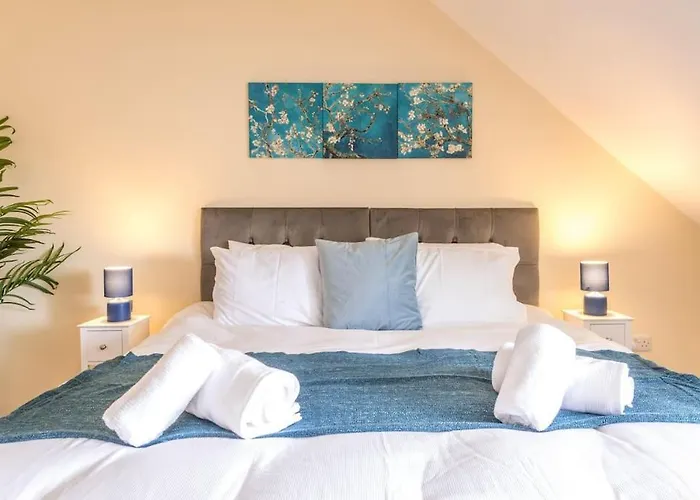 Luxury 3 Bed House, 8 People, With Street Parking! Casa de Férias