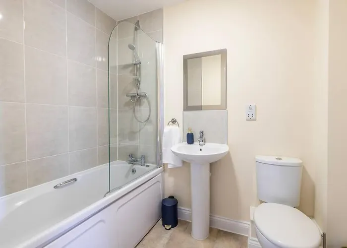 Casa de Férias Luxury 3 Bed House, 8 People, With Street Parking! *