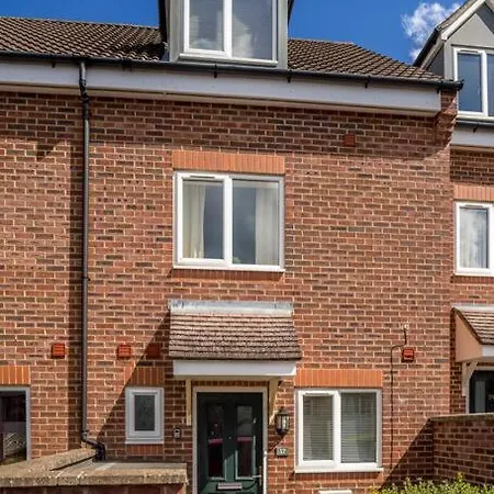 Luxury 3 Bed House, 8 People, With Street Parking! Casa vacanze