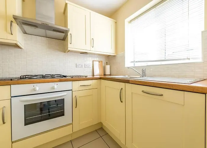 Casa vacanze Luxury 3 Bed House, 8 People, With Street Parking!