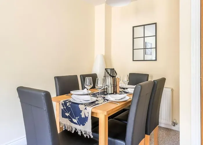 Casa vacanze Luxury 3 Bed House, 8 People, With Street Parking! *