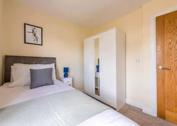 Casa vacanze Luxury 3 Bed House, 8 People, With Street Parking! *